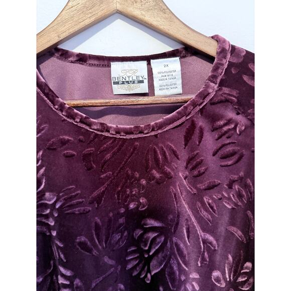 Bentley Plus 2XL Purple Velvet Long Sleeve Top with a Floral Pattern - Picture 2 of 7